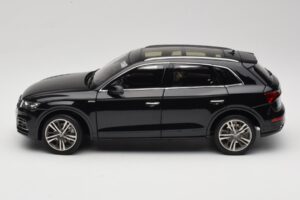 Audi Q5L FY Czarny Paudi Model 1:18 26732 Metal — zdjęcie 4 z 8
