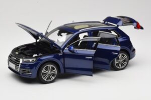 Audi Q5L FY Niebieski Paudi Model 1:18 33729 Metal — zdjęcie 2 z 8