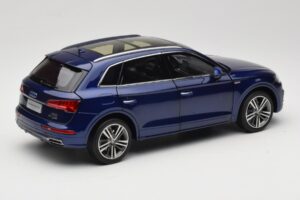 Audi Q5L FY Niebieski Paudi Model 1:18 33729 Metal — zdjęcie 3 z 8