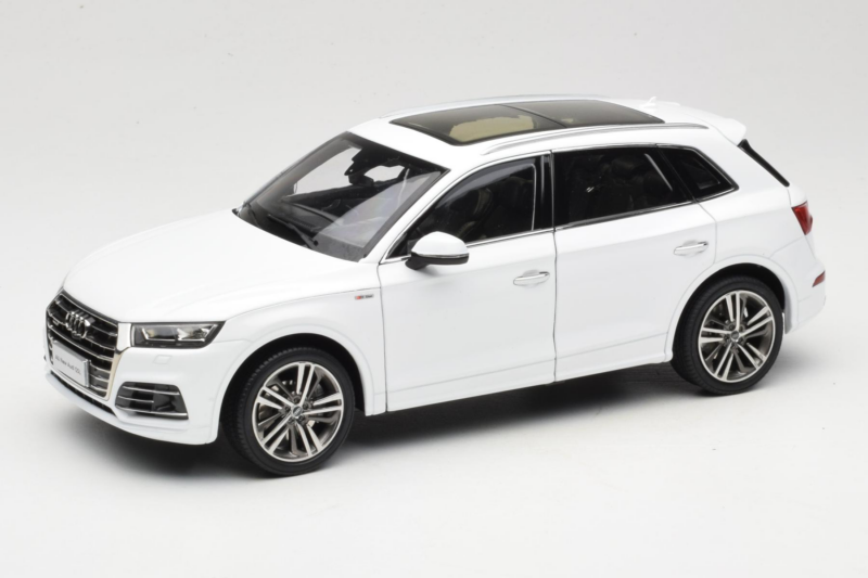 Audi Q5L FY Biały Paudi Model 1:18 30694 Metal