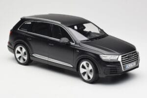 Audi Q7 4M Matowy Czarny Minichamps 1:18 110014001 Metal — zdjęcie 6 z 8