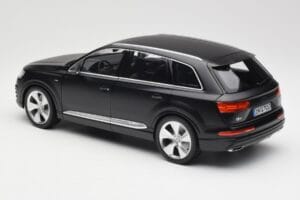 Audi Q7 4M Matowy Czarny Minichamps 1:18 110014001 Metal — zdjęcie 7 z 8
