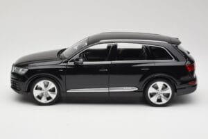 Audi Q7 4M Orca Black Minichamps 1:18 5011407625 Metal — zdjęcie 4 z 8