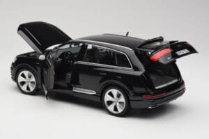 Audi Q7 4M Orca Black Minichamps 1:18 5011407625 Metal — zdjęcie 5 z 8
