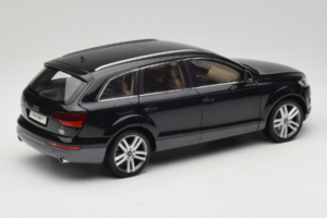 Audi Q7 Czarny Kyosho 1:18 09221BK Metal — zdjęcie 3 z 8