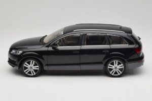 Audi Q7 Czarny Kyosho 1:18 09221BK Metal — zdjęcie 4 z 8
