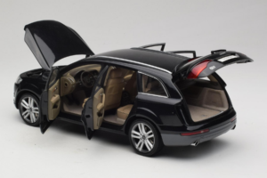 Audi Q7 Czarny Kyosho 1:18 09221BK Metal — zdjęcie 5 z 8