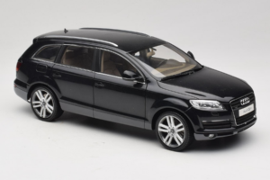 Audi Q7 Czarny Kyosho 1:18 09221BK Metal — zdjęcie 6 z 8