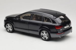 Audi Q7 Czarny Kyosho 1:18 09221BK Metal — zdjęcie 7 z 8
