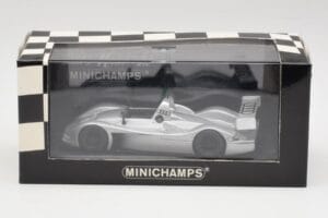 Audi R10 Concept Ice Srebrny Metallic Minichamps 1:43 AUDI001 Metal — zdjęcie 4 z 4