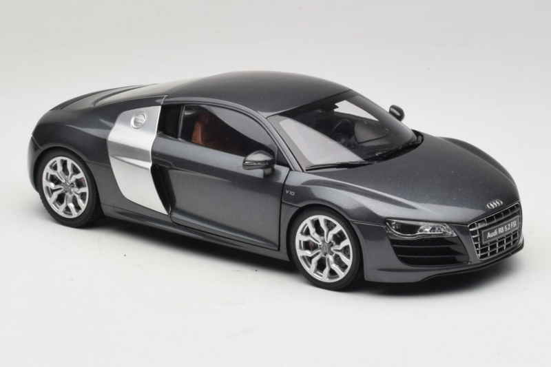 Audi R8 5.2 FSI Quattro Daytona Grey Kyosho 1:18 09216DG Metal