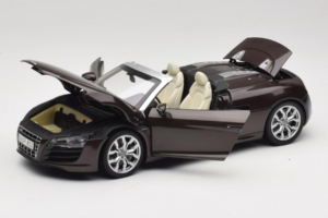 Audi R8 5.2 Spyder Teak Brown Kyosho 1:18 5010918525 Metal — zdjęcie 2 z 8