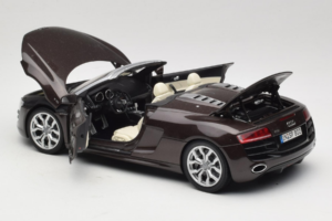 Audi R8 5.2 Spyder Teak Brown Kyosho 1:18 5010918525 Metal — zdjęcie 5 z 8