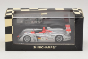 Audi R8 LMP #1 F. Biela / E. Pirro / T. Kristensen 24 Hours of Le Mans Winner 2001 Minichamps 1:43 400011201 Metal — zdjęcie 4 z 4