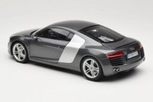 Audi R8 Type 42 4.2 Daytona Grey Kyosho 1:18 5010618425 Metal — zdjęcie 7 z 8