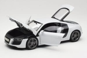 Audi R8 Type 42 Suzuka Grey Kyosho 1:18 09213SG Metal — zdjęcie 2 z 8