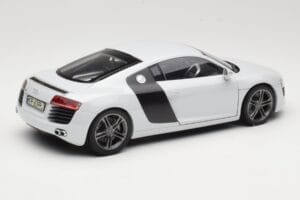 Audi R8 Type 42 Suzuka Grey Kyosho 1:18 09213SG Metal — zdjęcie 3 z 8