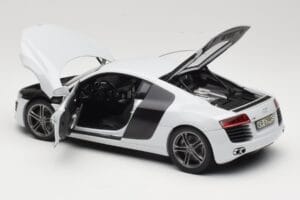 Audi R8 Type 42 Suzuka Grey Kyosho 1:18 09213SG Metal — zdjęcie 5 z 8