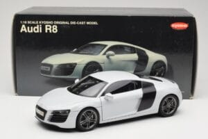 Audi R8 Type 42 Suzuka Grey Kyosho 1:18 09213SG Metal — zdjęcie 8 z 8