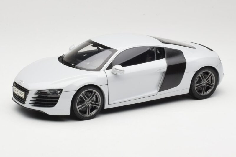 Audi R8 Type 42 Suzuka Grey Kyosho 1:18 09213SG Metal