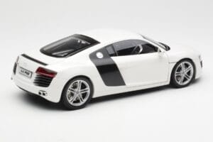 Audi R8 Type 42 Biały Kyosho 1:18 09213W Metal — zdjęcie 3 z 8