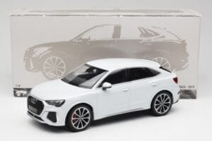Audi RS Q3 F3 Sportback Glacier White Metallic Minichamps 1:18 155018105 Metal — zdjęcie 6 z 6