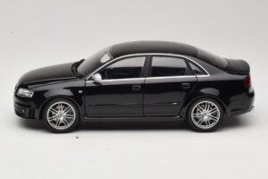 Audi RS4 B7 Sedan Phantom Black Minichamps 1:18 5010509115 Metal — zdjęcie 4 z 8
