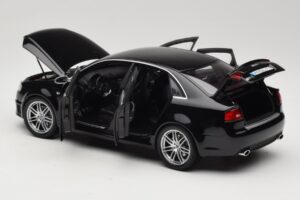 Audi RS4 B7 Sedan Phantom Black Minichamps 1:18 5010509115 Metal — zdjęcie 5 z 8