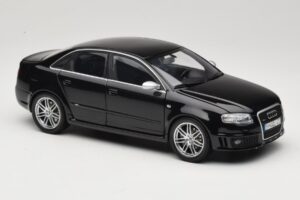Audi RS4 B7 Sedan Phantom Black Minichamps 1:18 5010509115 Metal — zdjęcie 6 z 8