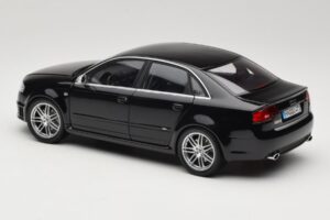 Audi RS4 B7 Sedan Phantom Black Minichamps 1:18 5010509115 Metal — zdjęcie 7 z 8