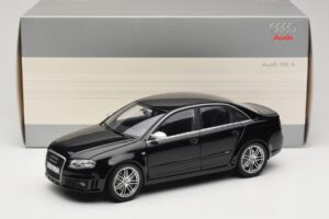 Audi RS4 B7 Sedan Phantom Black Minichamps 1:18 5010509115 Metal — zdjęcie 8 z 8