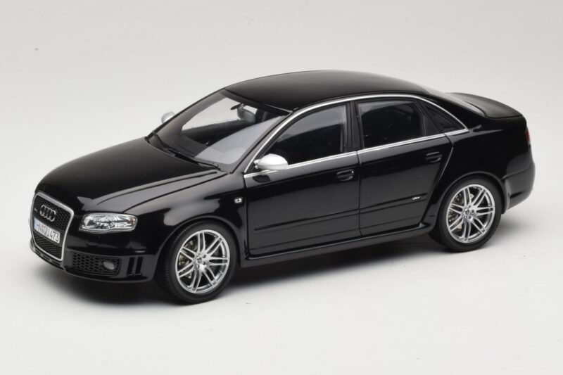 Audi RS4 B7 Sedan Phantom Black Minichamps 1:18 5010509115 Metal