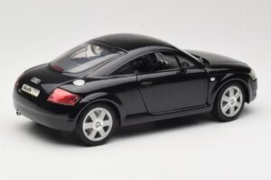 Audi TT 8N Czarny Revell 1:18 08953 Metal — zdjęcie 3 z 8
