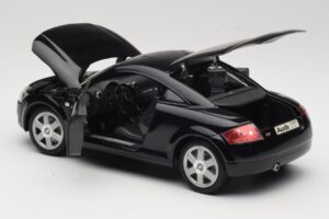 Audi TT 8N Czarny Revell 1:18 08953 Metal — zdjęcie 5 z 8