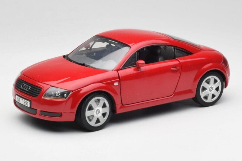 Audi TT 8N Coupe Czerwony Revell 1:18 89909092 Metal