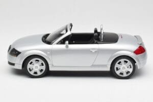 Audi TT 8N Roadster Silver Metallic Minichamps 1:18 155017031 Metal — zdjęcie 3 z 6