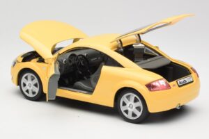 Audi TT 8N Żółty Revell 1:18 08954-M1 Metal — zdjęcie 5 z 8