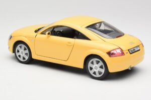 Audi TT 8N Żółty Revell 1:18 08954-M1 Metal — zdjęcie 7 z 8