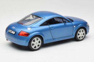 Audi TT 8N Niebieski Revell 1:18 8954 Metal — zdjęcie 3 z 8