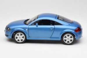 Audi TT 8N Niebieski Revell 1:18 8954 Metal — zdjęcie 4 z 8
