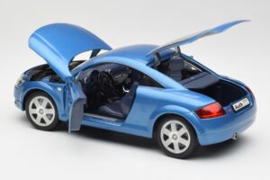 Audi TT 8N Niebieski Revell 1:18 8954 Metal — zdjęcie 5 z 8