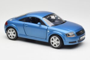 Audi TT 8N Niebieski Revell 1:18 8954 Metal — zdjęcie 6 z 8