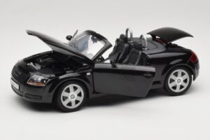 Audi TT 8N Roadster Czarny Revell 1:18 08980 Metal — zdjęcie 2 z 8