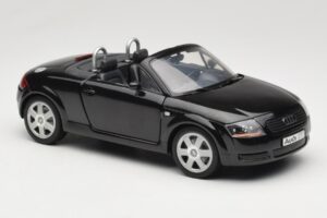 Audi TT 8N Roadster Czarny Revell 1:18 08980 Metal — zdjęcie 6 z 8