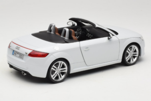 Audi TT 8S Roadster Glacier White Minichamps 1:18 5011400515 Metal — zdjęcie 3 z 8