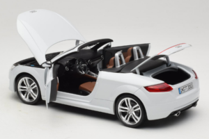 Audi TT 8S Roadster Glacier White Minichamps 1:18 5011400515 Metal — zdjęcie 5 z 8