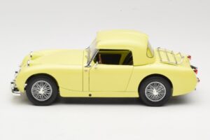 Austin-Healey Sprite Mk1 Żółty Revell 1:18 08835 Metal — zdjęcie 4 z 8