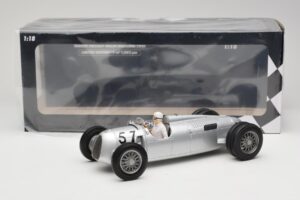 Auto Union Type C #57 H. Stuck Winner Shelsley Walsh Hill Climb 1936 Minichamps 1:18 155361057 Metal — zdjęcie 6 z 6