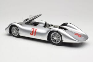 Auto Union Typ C Stromlinie #31 B. Rosemeyer 1937 Srebrny Revell 1:18 08436 Metal — zdjęcie 5 z 8