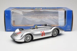 Auto Union Typ C Stromlinie #31 B. Rosemeyer 1937 Srebrny Revell 1:18 08436 Metal — zdjęcie 8 z 8
